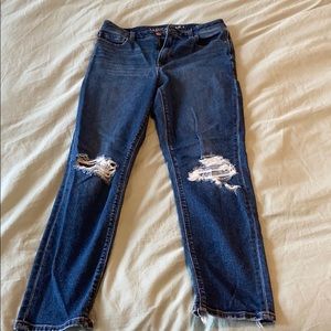 Stretchy ripped mom jeans